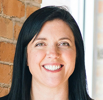 Portretfoto van Sophie Hartwell, hoofd van de afdeling klantenondersteuning en lid van het serviceteam